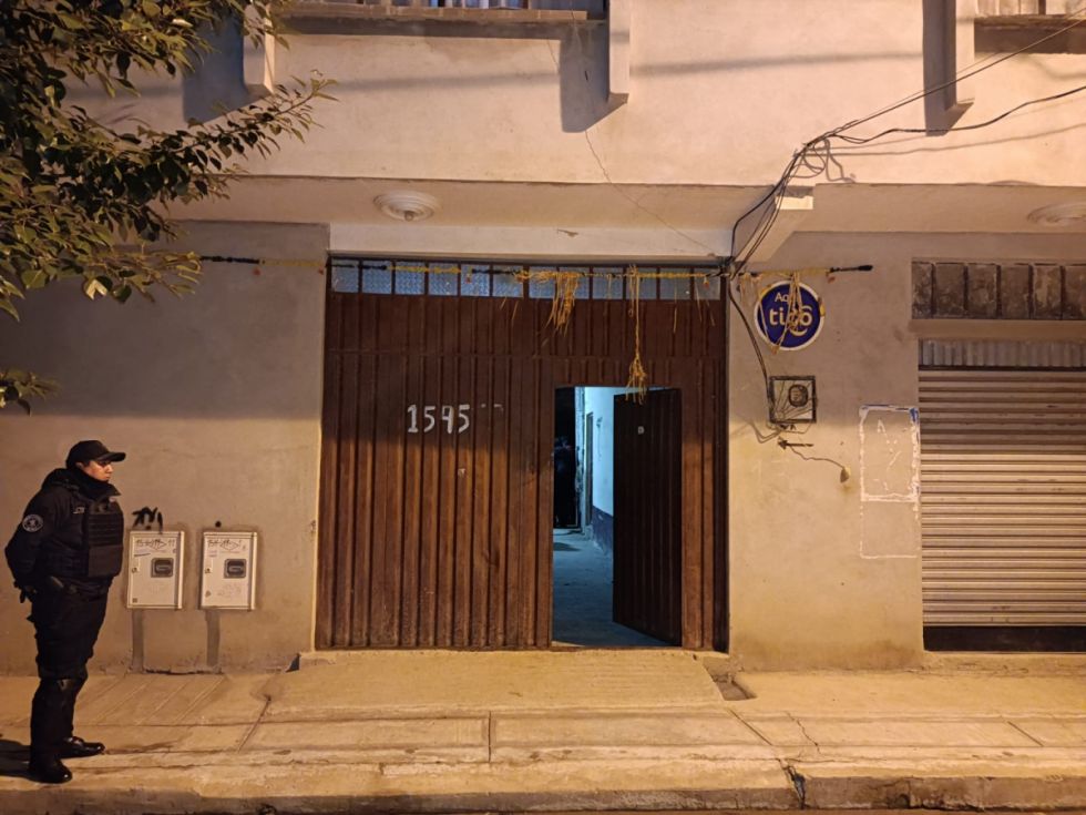 Lo mataron a puñaladas, sospechan de su pareja y una amiga 