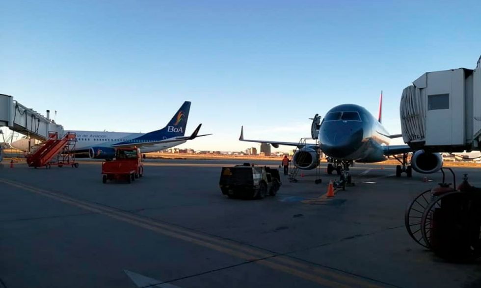 Industriales piden flexibilizar el ingreso de aerolíneas a Bolivia y fomentar la competitividad