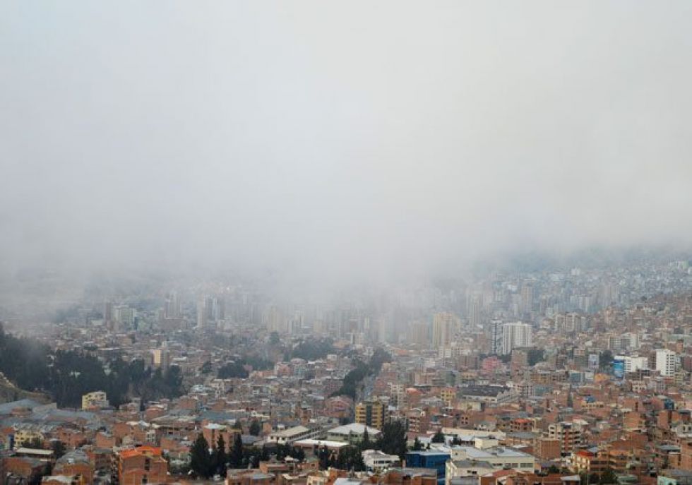 Suspenden vuelos en el aeropuerto de El Alto por baja visibilidad debido a la niebla