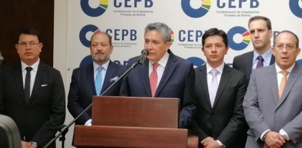 Gobierno y empresarios acuerdan suspender disposición 'confiscatoria'