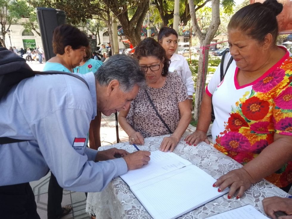 Comadres masifican recolección de firmas