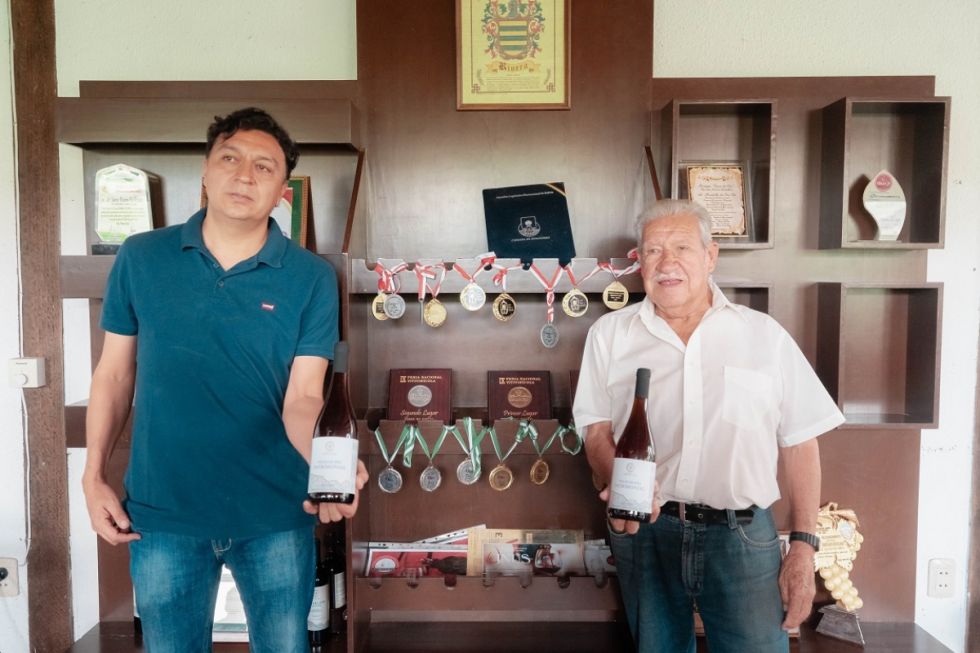 Andrés Rivera y Jaime Rivera Baldiviezo, de Cepas de Oro, presentan su vino Vischoqueña (Mauricio Durán)
