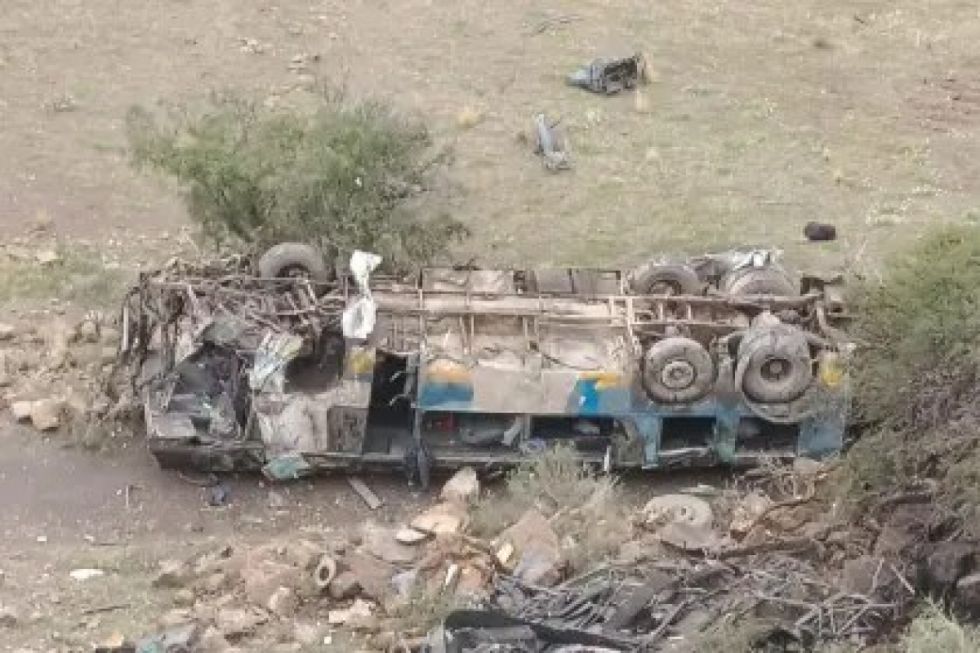 Tragedia en Potosí: 28 muertos y 15 heridos por la caída de un bus a un barranco
