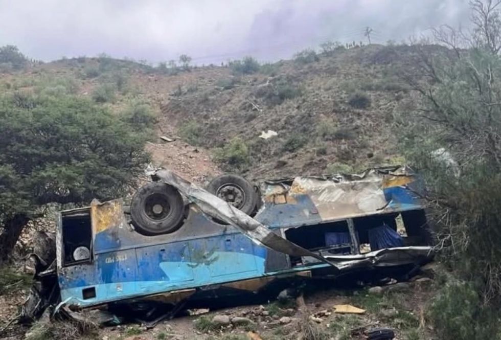 Investigan a propietarios de la empresa del bus donde murieron 28 personas