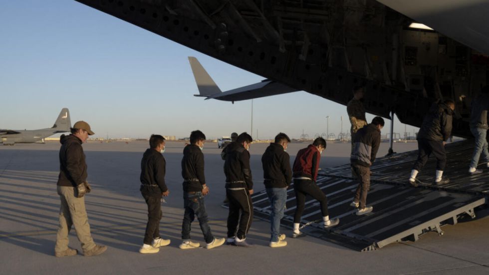 El Gobierno descarta la deportación masiva de 127 bolivianos de Estados Unidos