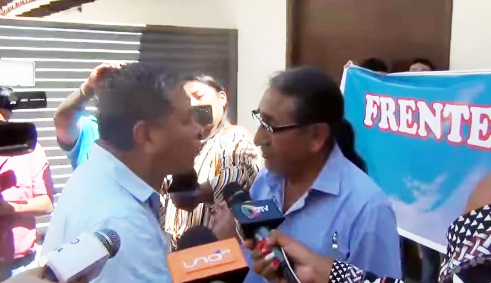 Presidente del FPV defiende alianza con Evo; activista lo increpa y lo acusa de defender a un ‘pedófilo’