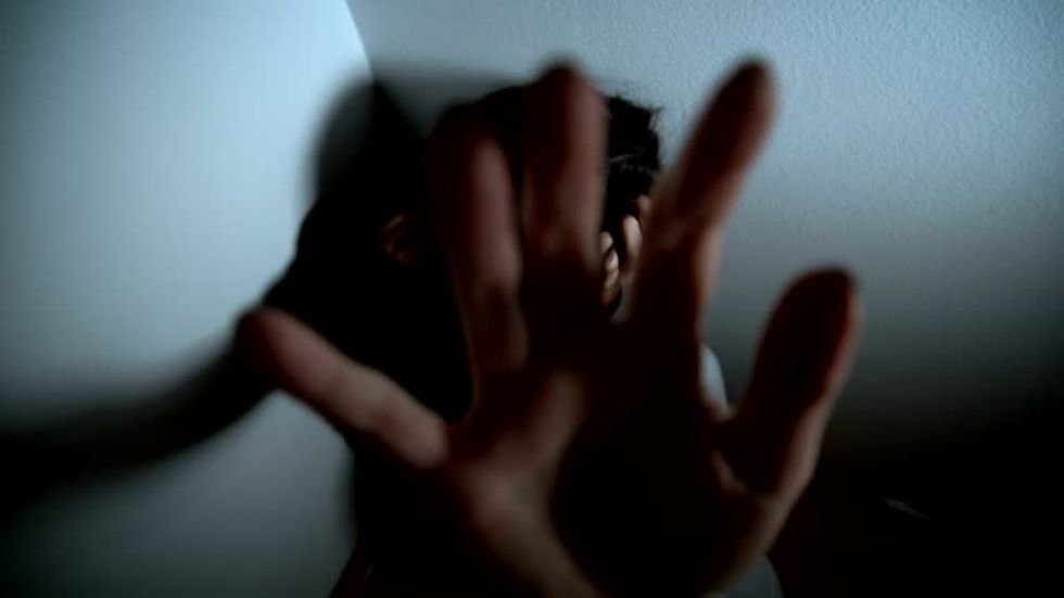 Encarcelan a hombre que secuestró y abusó de su ex