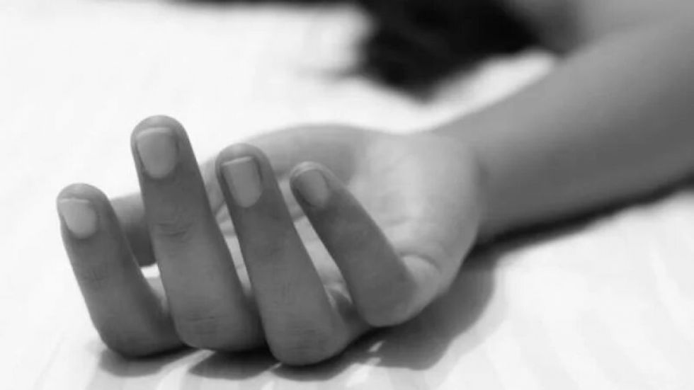 Investigan muerte de una mujer embarazada que cayó a un barranco 