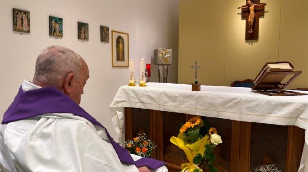El Papa concelebró misa en la capilla privada del Gemelli