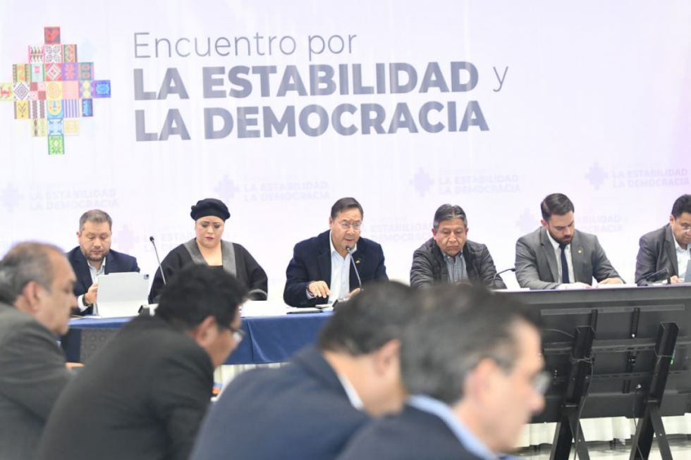 Arce inicia diálogo político en un escenario conflictivo por la falta de divisas y combustible 