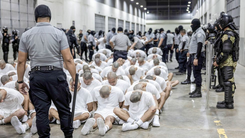 Venezuela apunta contra El Salvador y EEUU por el "secuestro cruel" de migrantes