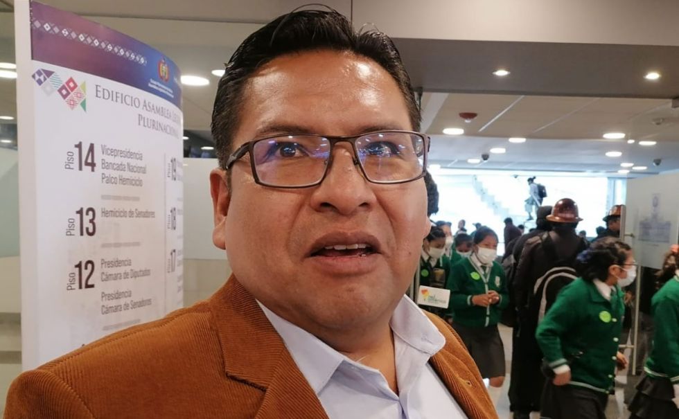 Oposición pide suspender al diputado Jáuregui mientras es investigado por presunta violación