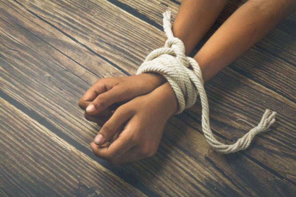  Sujetos maniataron a dos niños para robar en una casa en Santa Cruz 