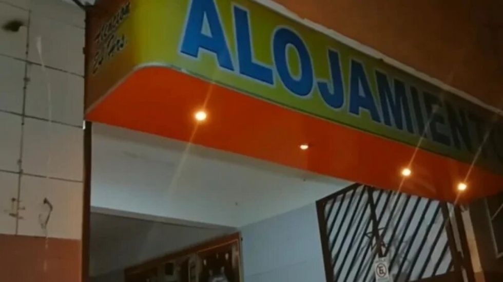 Encuentran sin vida a un hombre en alojamiento 