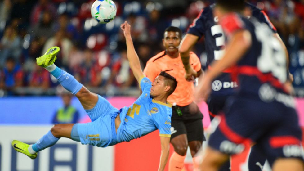 Uno de tijera y otro de tiro libre: Los dos golazos de Ramiro Vaca en Libertadores 
