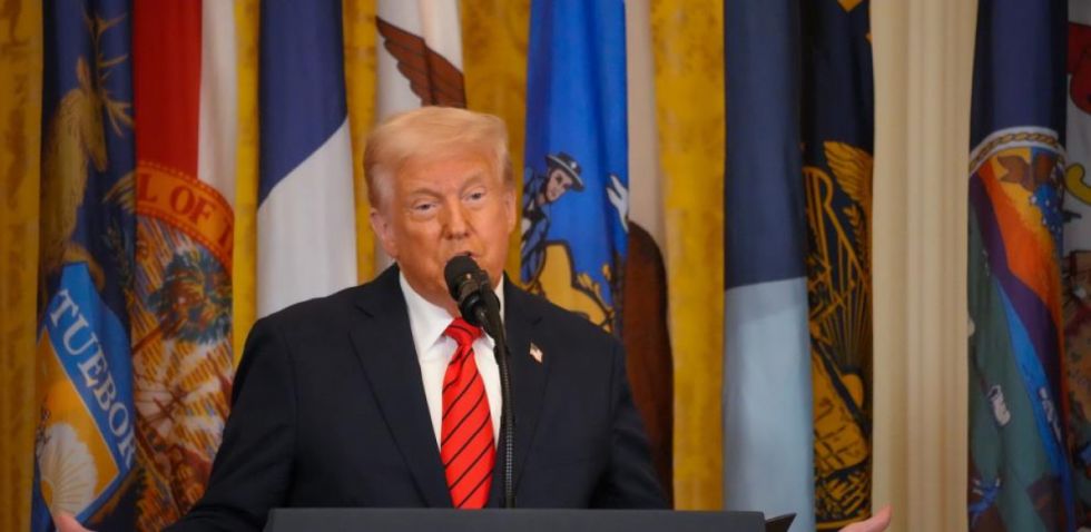 Trump anuncia aranceles del 10% para todos, que en la UE suben al 20% y 34% a China