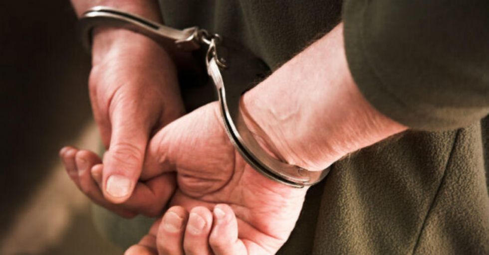 Chofer detenido por presunta violación a menor de 16 años