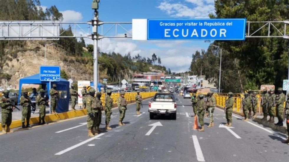 Ecuador cierra fronteras terrestres