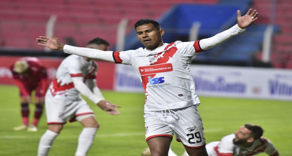 Nacional Potosí conoce el triunfo con una goleada 