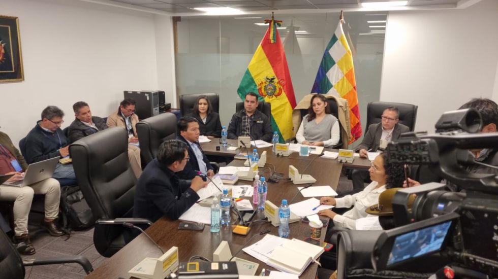 TSE dice que es responsabilidad del BCB y Ministerio de Economía garantizar recursos para el voto en el exterior