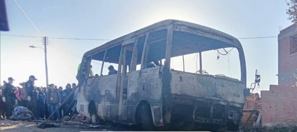 Explosión de garrafa de GLP en bus escolar causa la muerte de cinco estudiantes en Uncía, Potosí