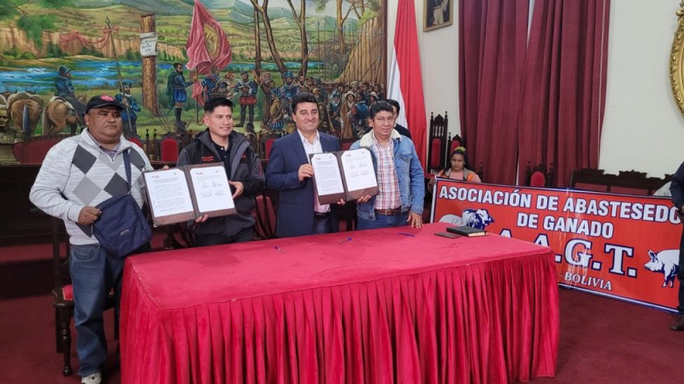 Tarija: Firman acuerdo para un Centro de Remate Ganadero