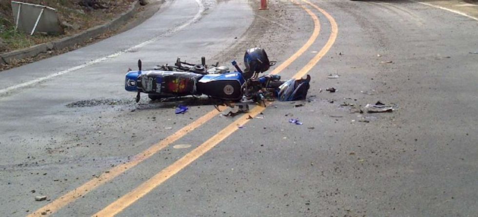 Motociclista muere tras chocar a una vaca