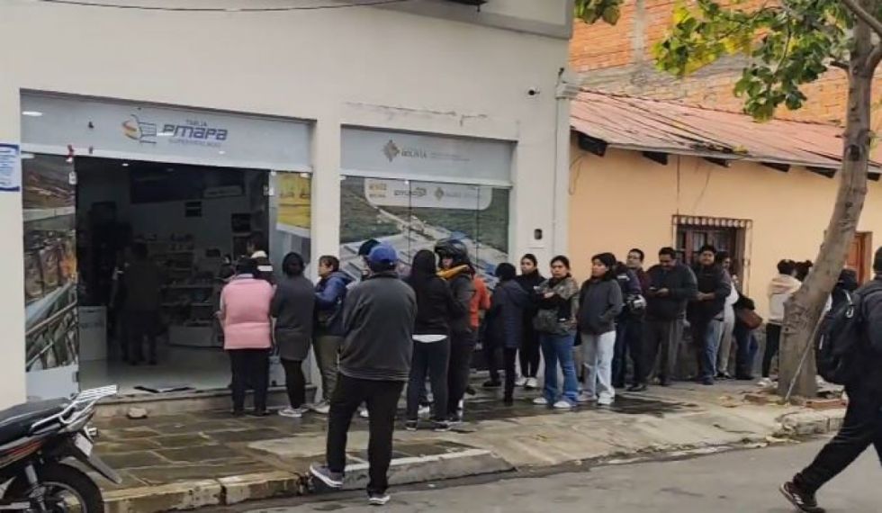 Sube el precio del aceite y se forman filas en Emapa por venta racionada
