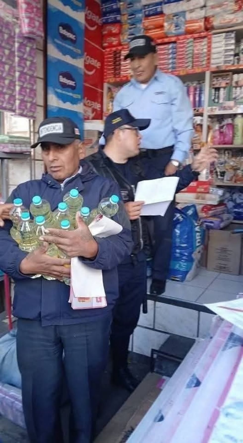 Alcaldía de Sucre decomisa aceite y clausura negocios por especulación