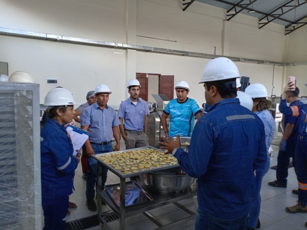 En Yunchará entregan planta de membrillo con éxito