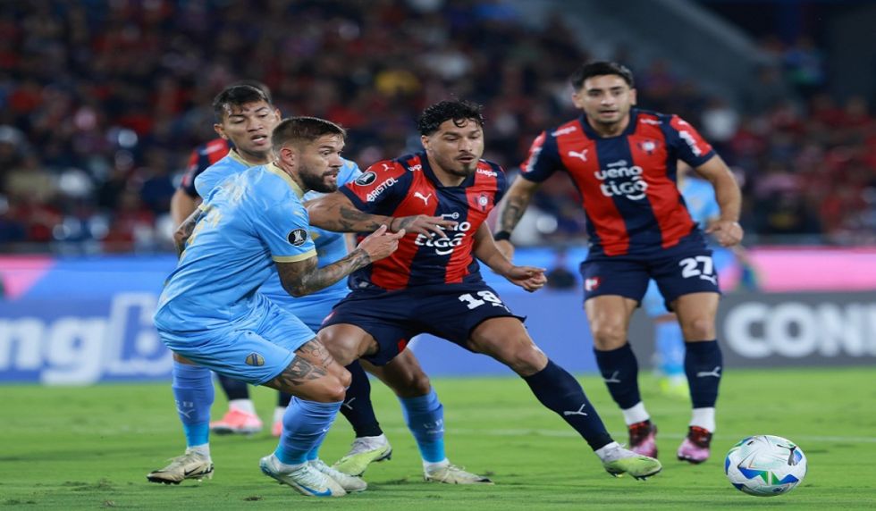 Bolívar enfrenta a Cerro Porteño en busca de dar el salto a la Sudamericana como consuelo 