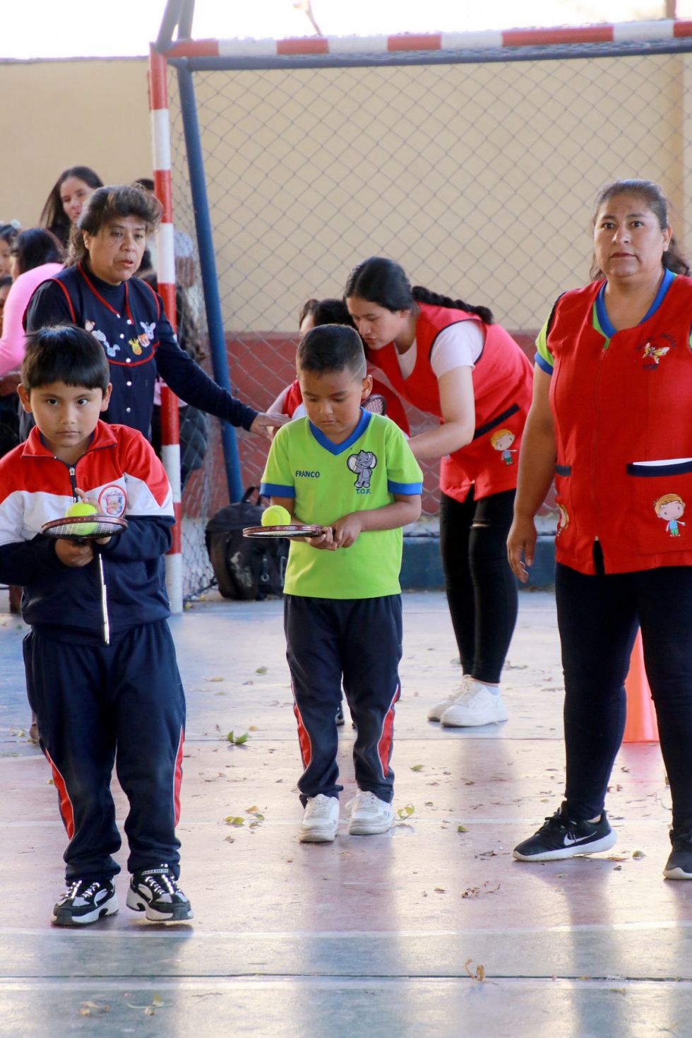 Madres e hijos del kínder Tercera Orden Franciscana