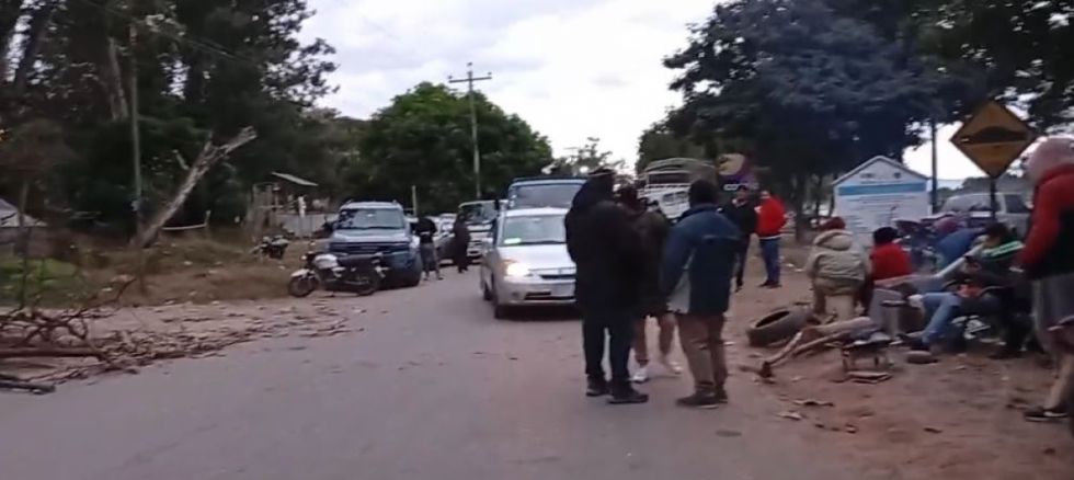 Campesinos y vecinos se suman a bloqueos en Bermejo