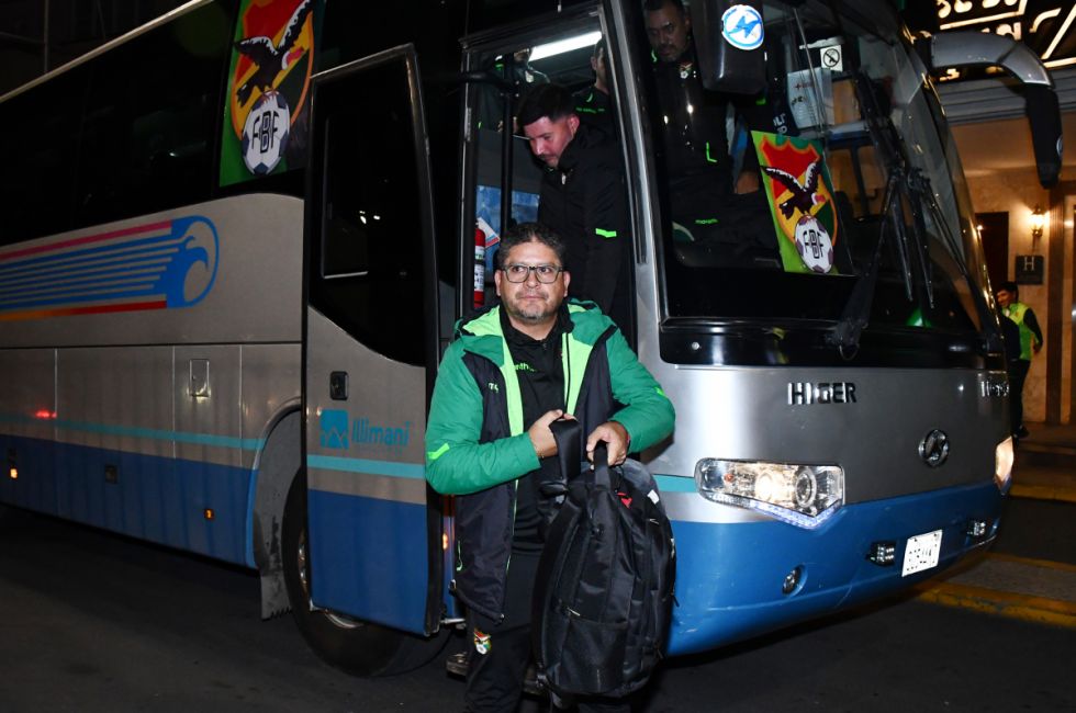 Óscar Villegas cambiará medio equipo para enfrentar a Chile