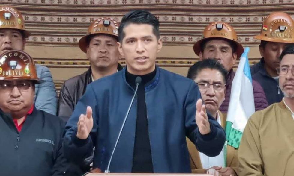 Andrónico se suma a la iniciativa de una cumbre de órganos del Estado para garantizar la democracia