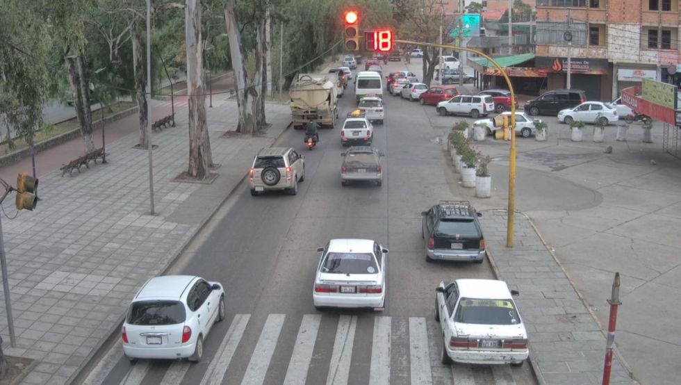 El semáforo en la ex terminal no se respeta