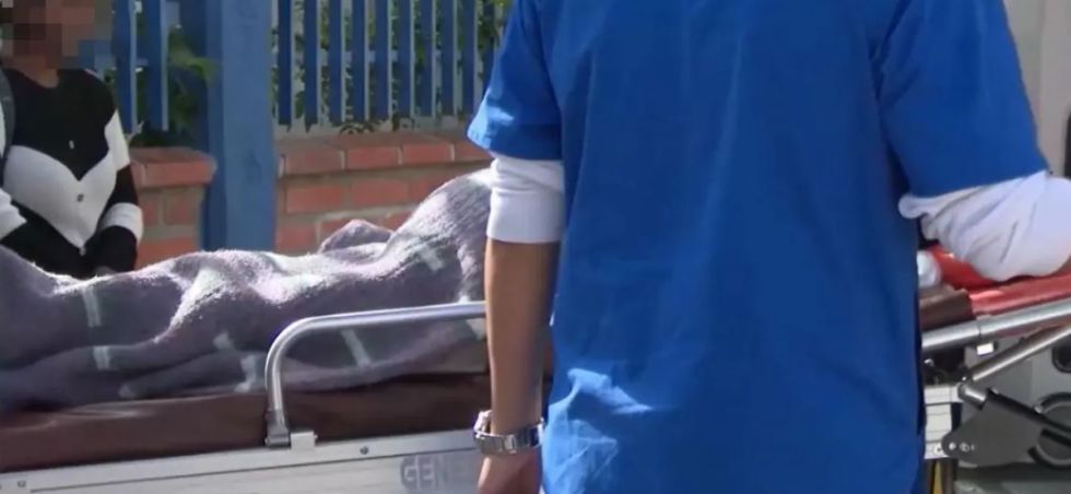 Sujeto rocía gasolina y prende fuego a su pareja embarazada, luego se quema él mismo