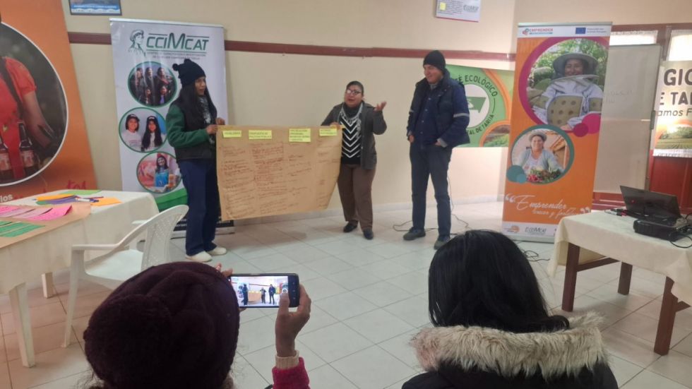 Mujeres y Jóvenes Emprenden por la Ruta 2030