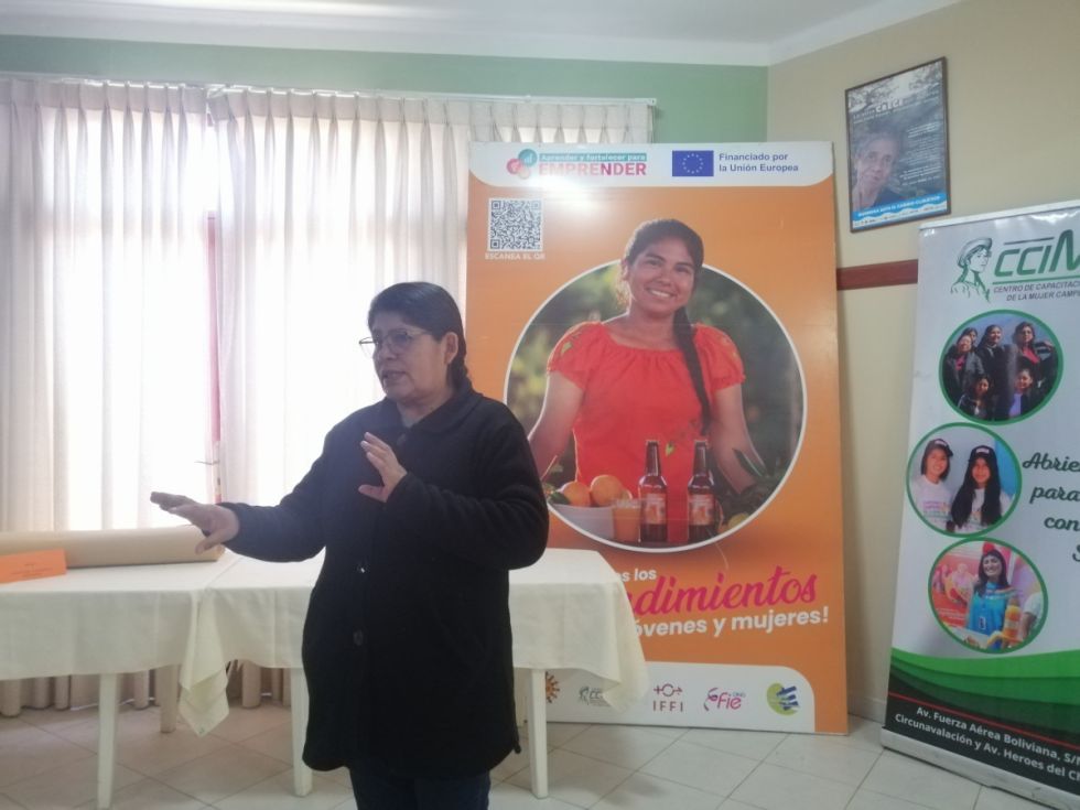 Mujeres y Jóvenes Emprenden por la Ruta 2030