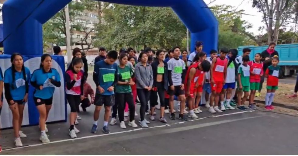 Carrera pedestre en Tarija promueve la prevención del consumo de drogas entre jóvenes
