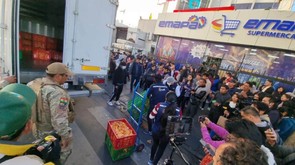 Secuestran pollo que iba a ser desviado al Perú