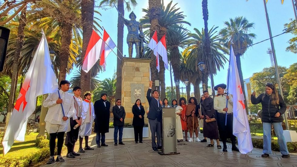 Autoridades rinden homenaje