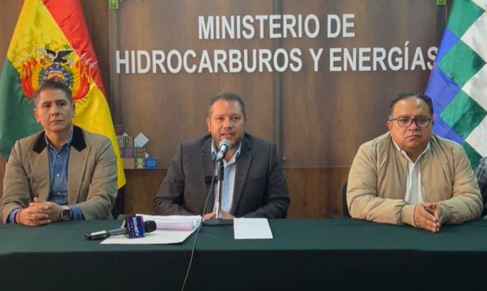 Litio-contratos: Ministro Gallardo dice ‘he llegado hasta aquí’ 