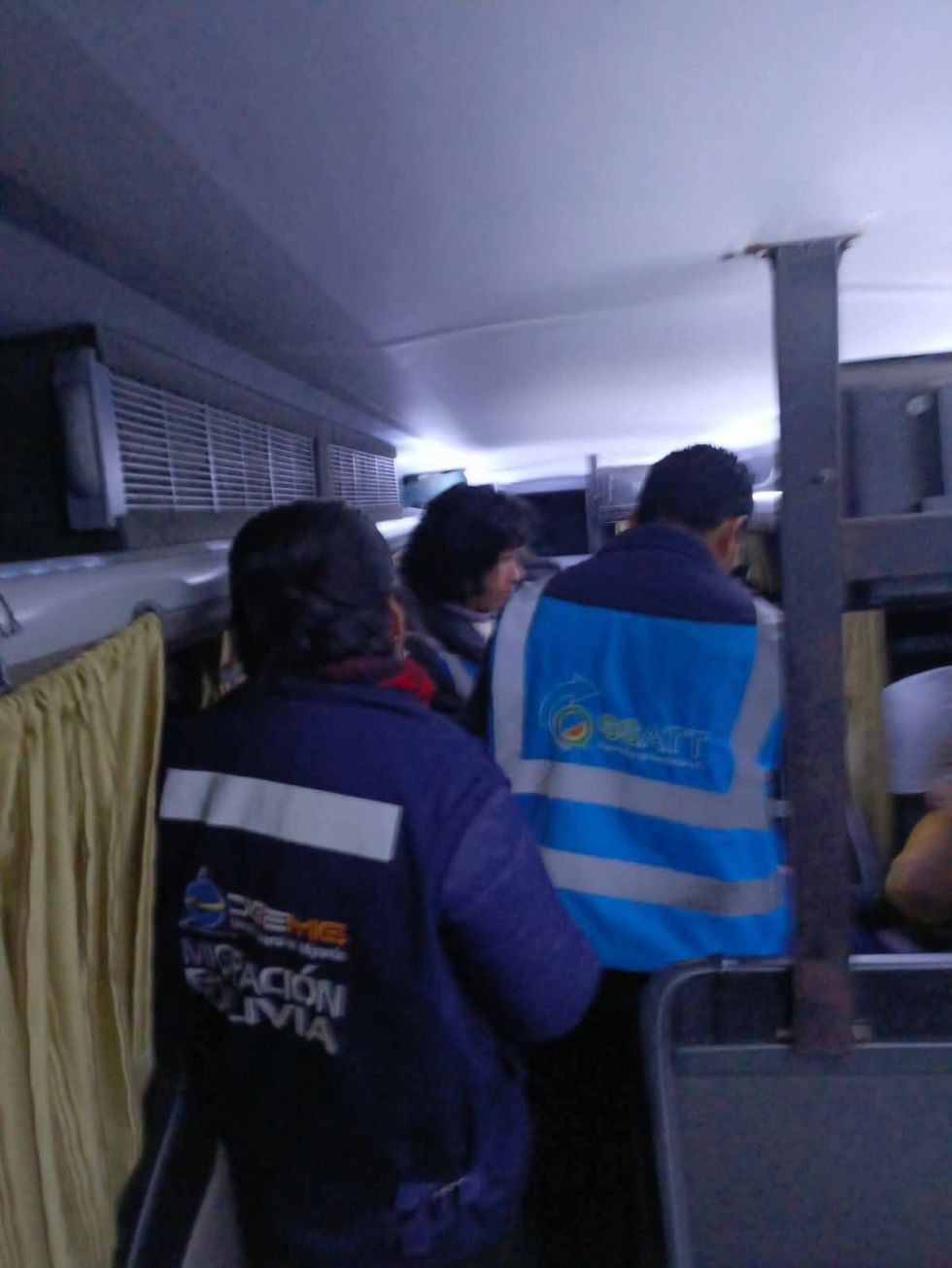 Detectan a menores de edad viajando solos en buses hacia Santa Cruz