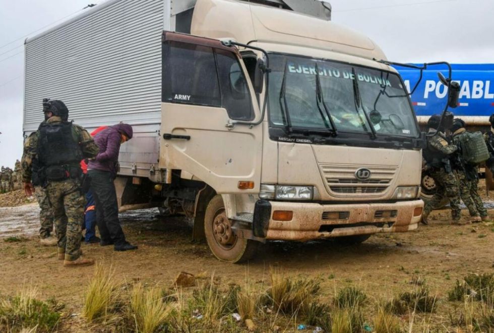 Militares incautan contrabando en frontera con Chile