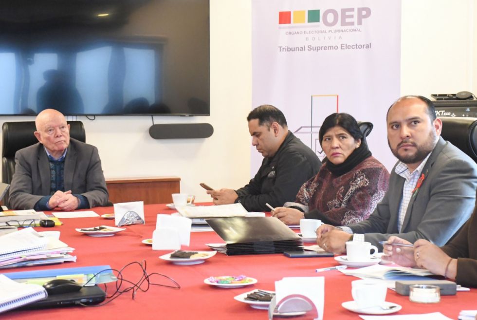 Gobierno presenta al TSE el “Plan Elecciones en Paz” Gobierno presenta al TSE el “Plan Elecciones en Paz”