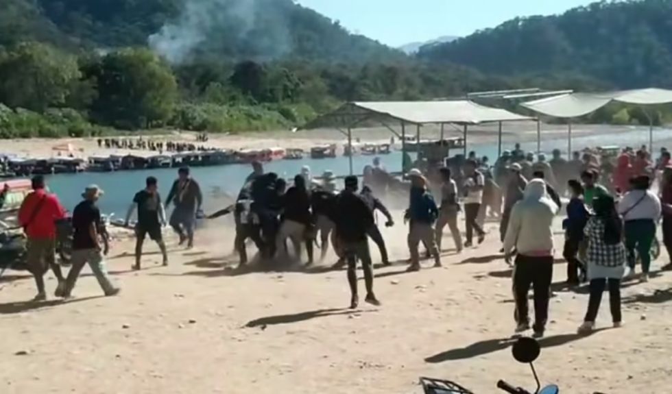 Bermejo: “Paseros” se enfrentan a militares para recuperar mercadería (Videos)