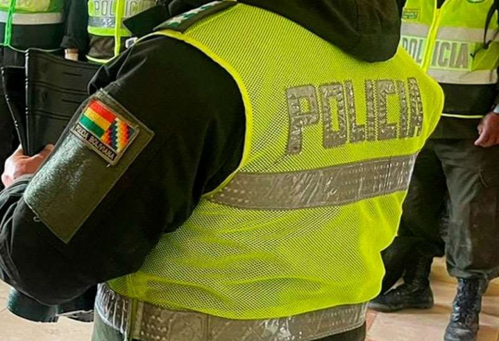 Un oficial retirado recibió una golpiza de un policía