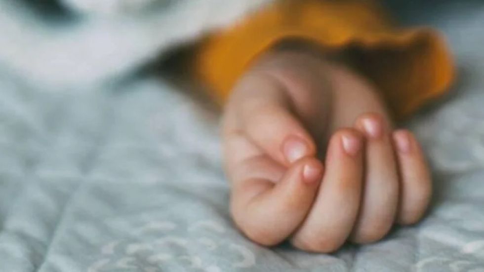 Investigan la muerte de una bebé de 1 año