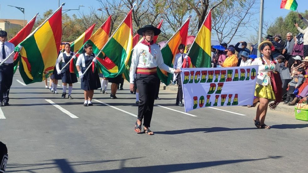 Estudiantes en el Desfile Escolar 